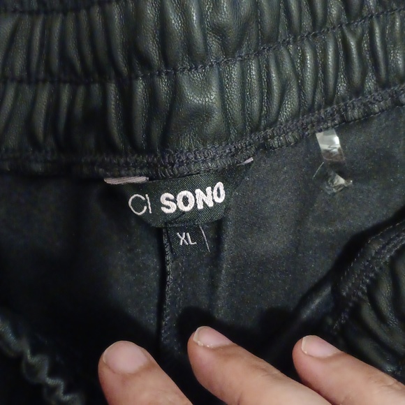 Shorts - Picture 2 of 3